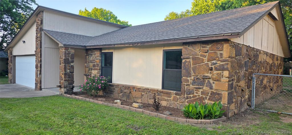 13621 S 285th East Avenue, Coweta, OK 74429