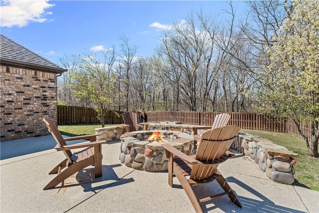 1020 Hunters Pointe, Bentonville, AR 72713