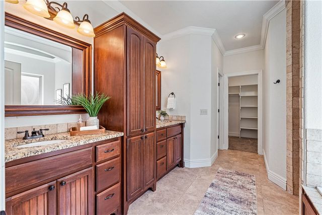 1020 Hunters Pointe, Bentonville, AR 72713