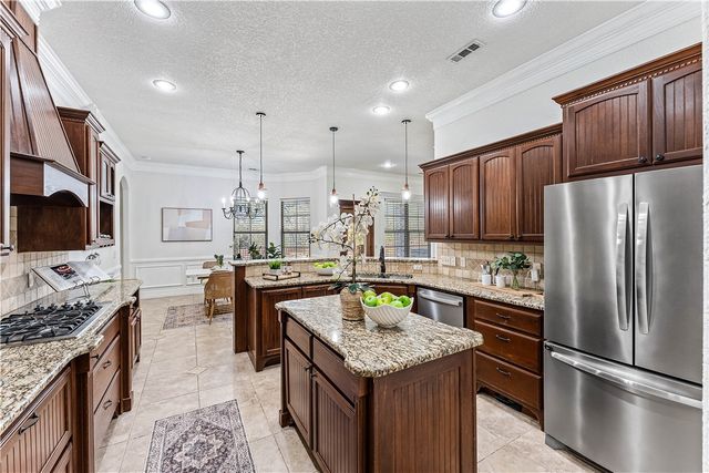 1020 Hunters Pointe, Bentonville, AR 72713