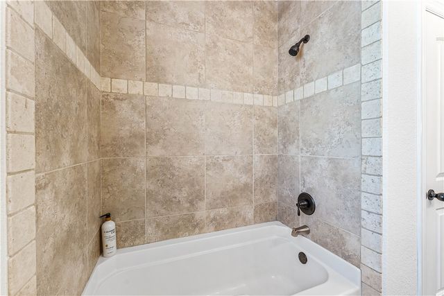 1020 Hunters Pointe, Bentonville, AR 72713