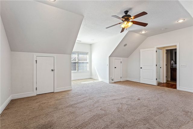 1020 Hunters Pointe, Bentonville, AR 72713