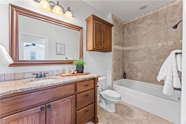 1020 Hunters Pointe, Bentonville, AR 72713