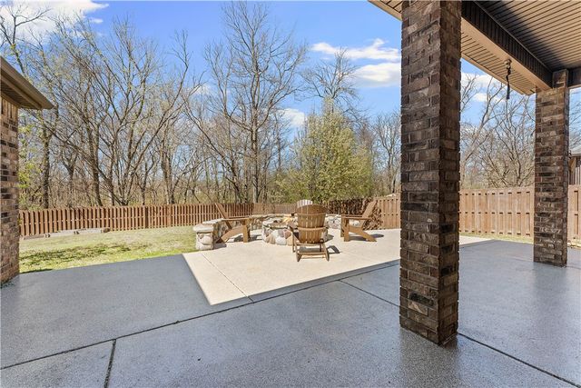 1020 Hunters Pointe, Bentonville, AR 72713