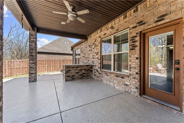 1020 Hunters Pointe, Bentonville, AR 72713