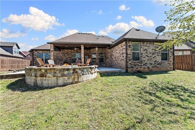 1020 Hunters Pointe, Bentonville, AR 72713