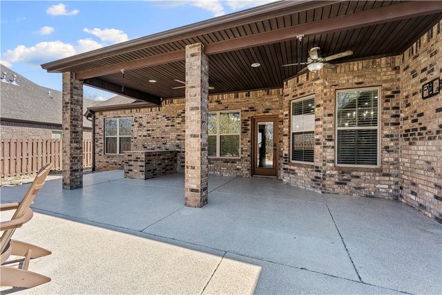 1020 Hunters Pointe, Bentonville, AR 72713