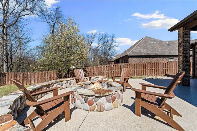 1020 Hunters Pointe, Bentonville, AR 72713