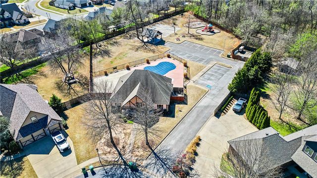 1020 Hunters Pointe, Bentonville, AR 72713
