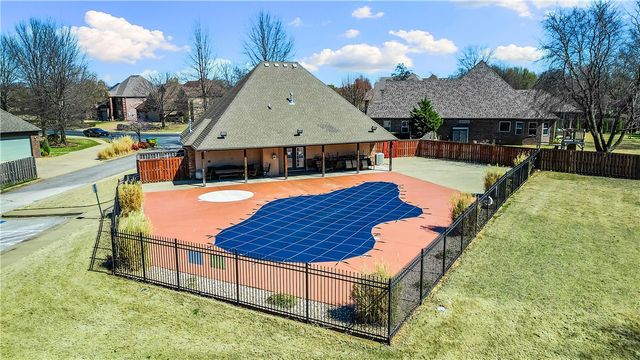 1020 Hunters Pointe, Bentonville, AR 72713
