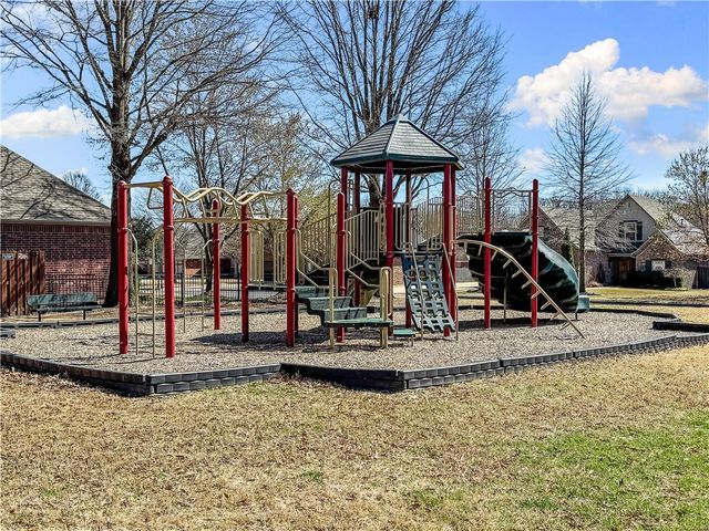 1020 Hunters Pointe, Bentonville, AR 72713