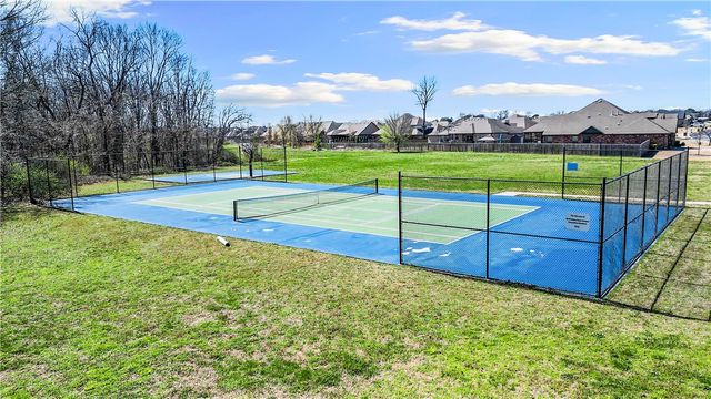 1020 Hunters Pointe, Bentonville, AR 72713