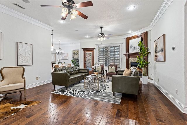 1020 Hunters Pointe, Bentonville, AR 72713