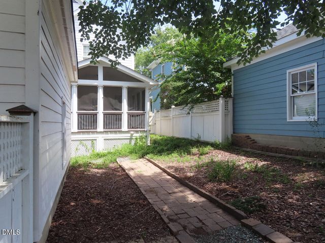 111 Tharrington Drive, Chapel Hill, NC 27516