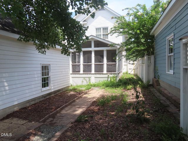 111 Tharrington Drive, Chapel Hill, NC 27516