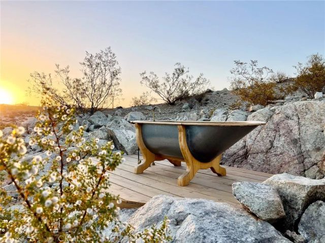 2432 Hilltop, Joshua Tree, CA 92252