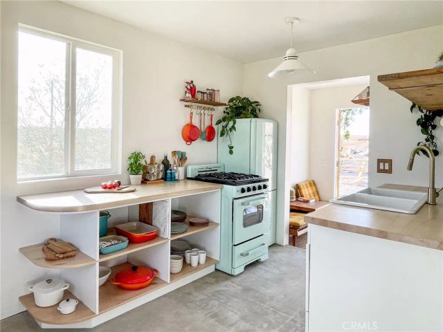 2432 Hilltop, Joshua Tree, CA 92252