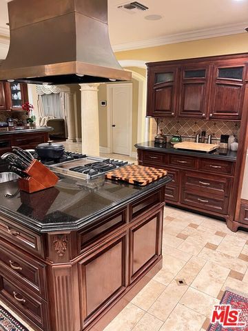 11570 W Sunset Boulevard, Los Angeles, CA 90049