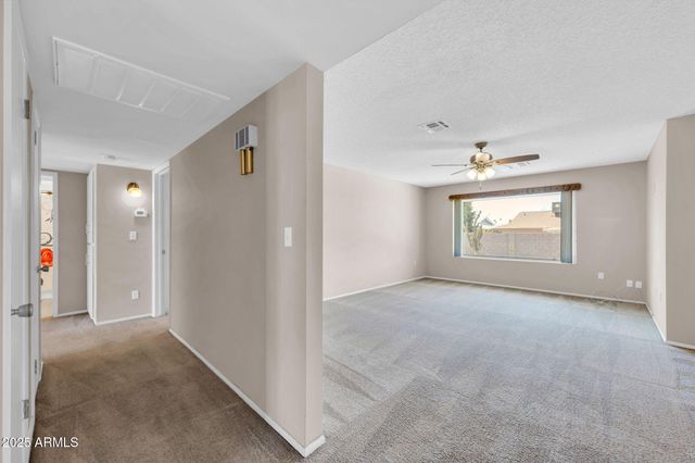 10739 W SARATOGA Circle, Sun City, AZ 85351