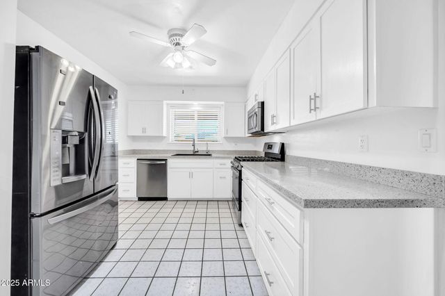 10739 W SARATOGA Circle, Sun City, AZ 85351