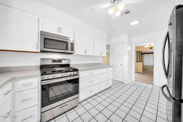 10739 W SARATOGA Circle, Sun City, AZ 85351