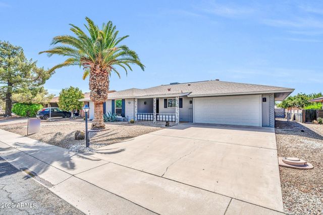 10739 W SARATOGA Circle, Sun City, AZ 85351