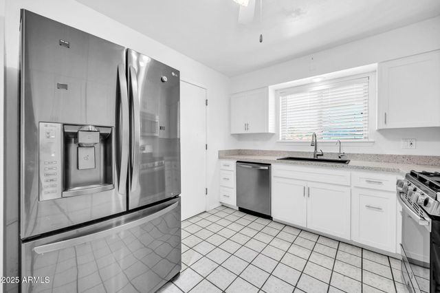 10739 W SARATOGA Circle, Sun City, AZ 85351