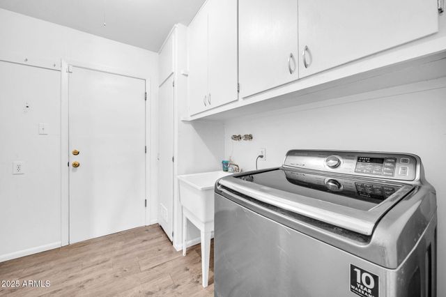 10739 W SARATOGA Circle, Sun City, AZ 85351