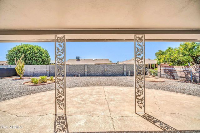 10739 W SARATOGA Circle, Sun City, AZ 85351