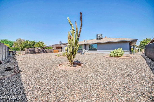 10739 W SARATOGA Circle, Sun City, AZ 85351