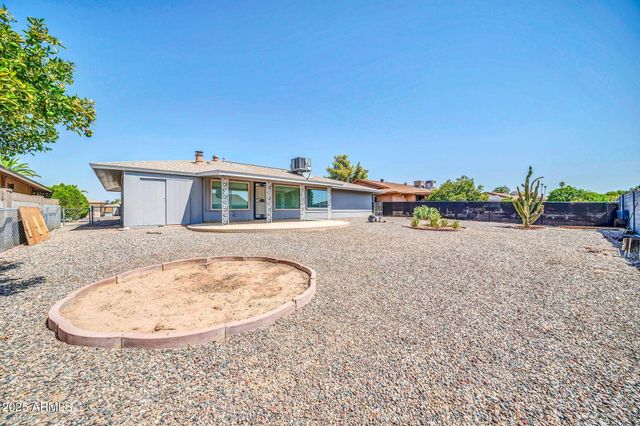 10739 W SARATOGA Circle, Sun City, AZ 85351