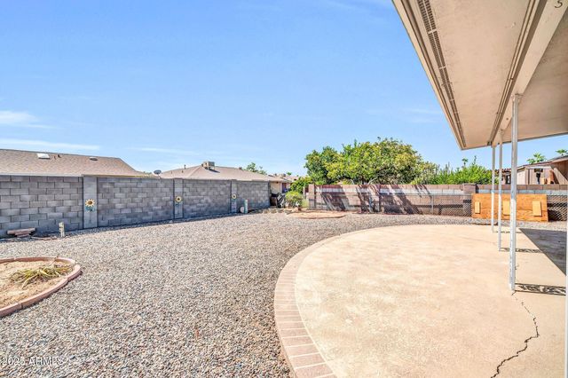 10739 W SARATOGA Circle, Sun City, AZ 85351