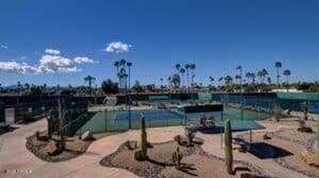 10739 W SARATOGA Circle, Sun City, AZ 85351