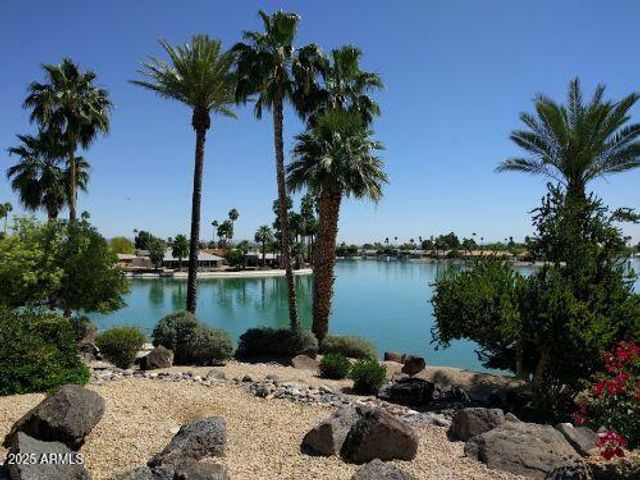 10739 W SARATOGA Circle, Sun City, AZ 85351