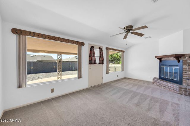 10739 W SARATOGA Circle, Sun City, AZ 85351