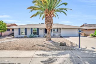 10739 W SARATOGA Circle, Sun City, AZ 85351