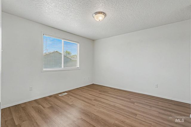 936 Shoshone Ave, Nampa, ID 83651
