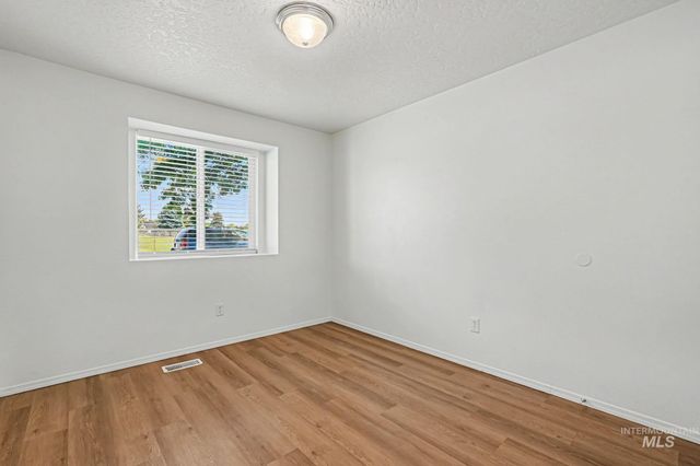 936 Shoshone Ave, Nampa, ID 83651