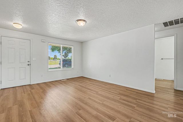 936 Shoshone Ave, Nampa, ID 83651