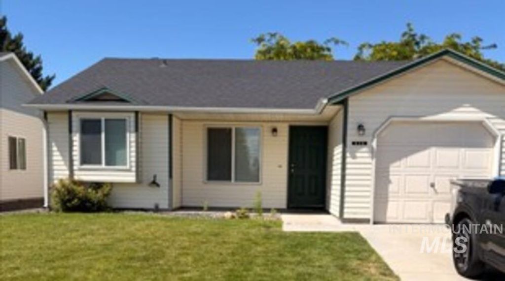 936 Shoshone Ave, Nampa, ID 83651
