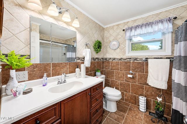 239 Gray Station Road, Johnson City, TN 37615