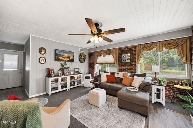 239 Gray Station Road, Johnson City, TN 37615