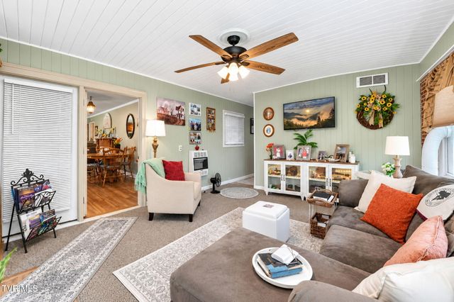 239 Gray Station Road, Johnson City, TN 37615