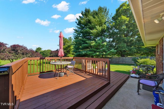 239 Gray Station Road, Johnson City, TN 37615