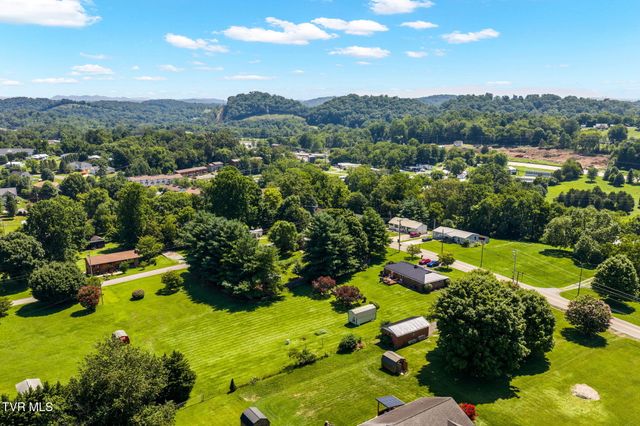239 Gray Station Road, Johnson City, TN 37615