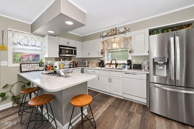 239 Gray Station Road, Johnson City, TN 37615