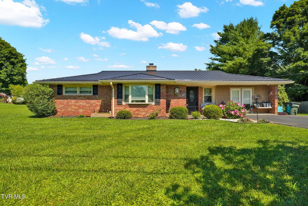 239 Gray Station Road, Johnson City, TN 37615