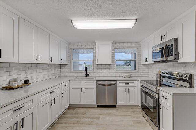 2810 W 10TH STREET, Lakeland, FL 33805