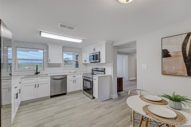 2810 W 10TH STREET, Lakeland, FL 33805