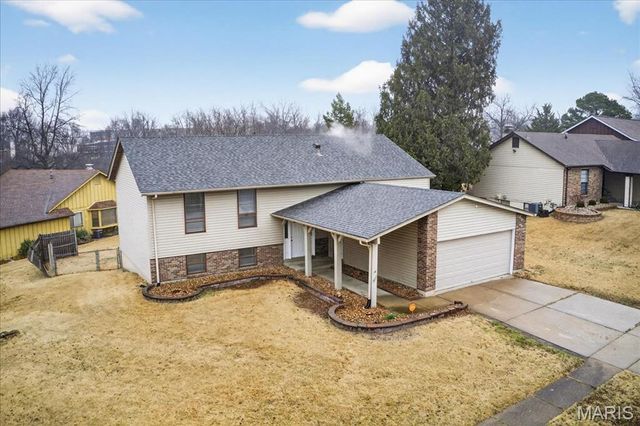 5227 Suntrail Drive, Black Jack, MO 63033